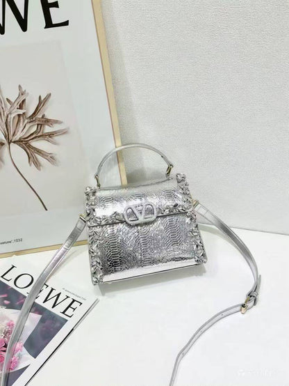 Valentino
105 dhs✅
Super good quality with box

Zain35
♥️♥️♥️