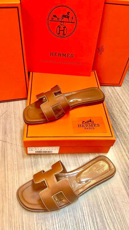 Hermes Slipper, 
New Arrived 
Size 36 To 41
100 dhs❣️

Zain120
♥️♥️♥️