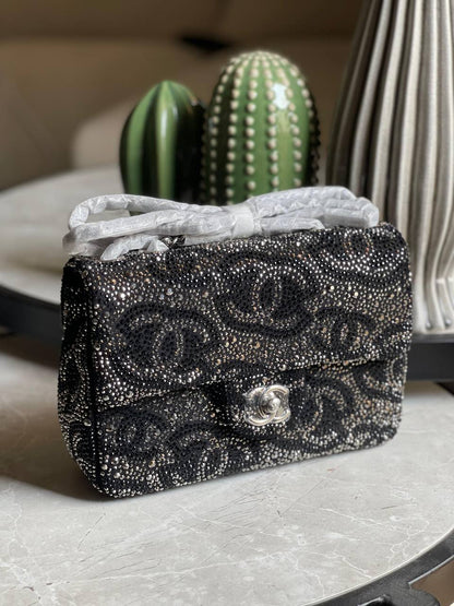 CHANEL✨
Size: 20Cm 💥
Available original box 📦 
With full packing 🎀🎀
Super high quality 💥💥
For Price 👇 WTSP Text Zain 0568585901
0507557372
0544061607

Zain283
♥️♥️♥️