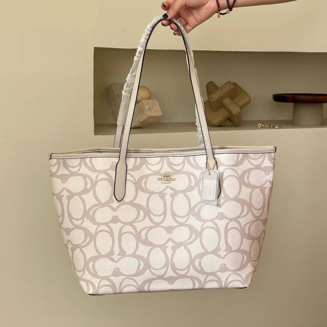 Coach

105 dhs✅

with box
🎁🎁🎁

Zain72
♥️♥️♥️