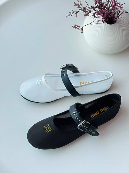 Miu miu
Size 36-41
_Super master high quality_🪡
450 dhs✅

Zain176
♥️♥️♥️
