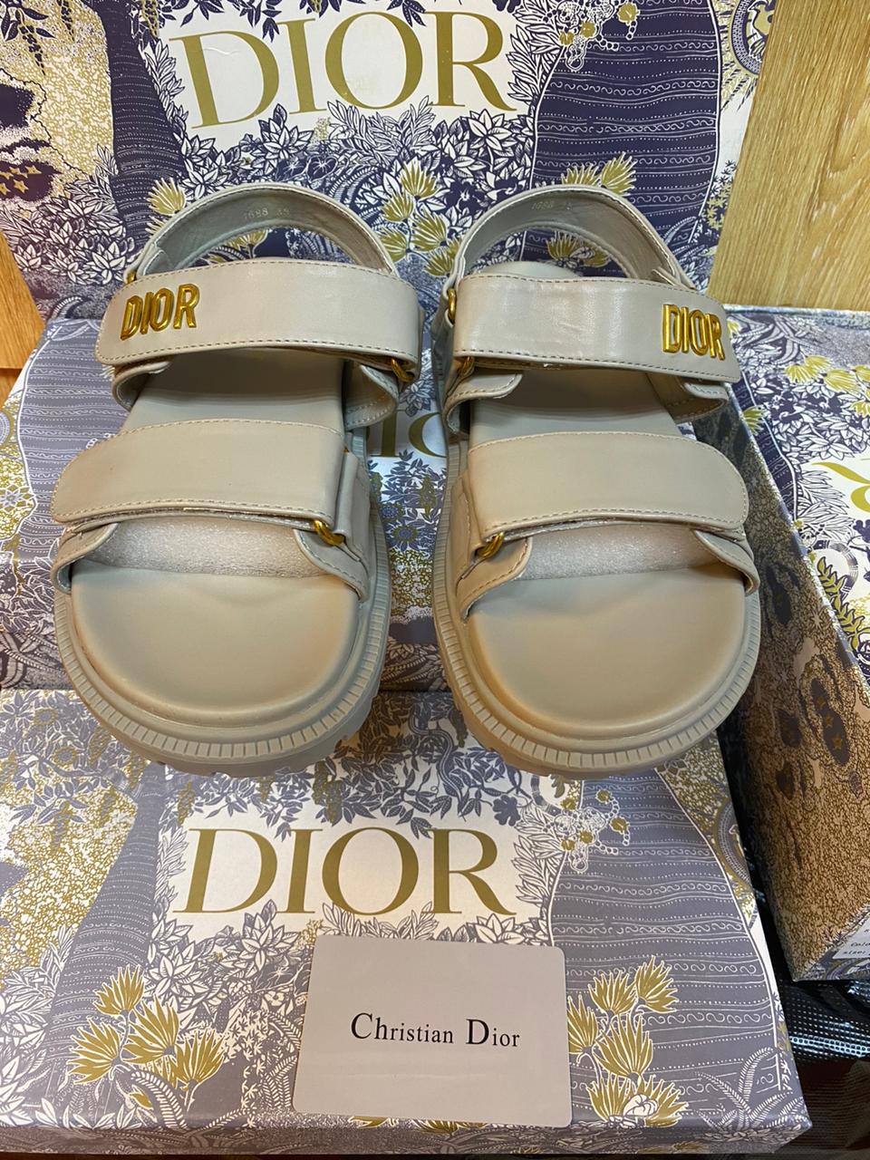 Dior Slippers, 

Good Quality 
Size 38 to 41

With box.pepper bag

105 dhs🇦🇪🇦🇪

Zain120
♥️♥️♥️
