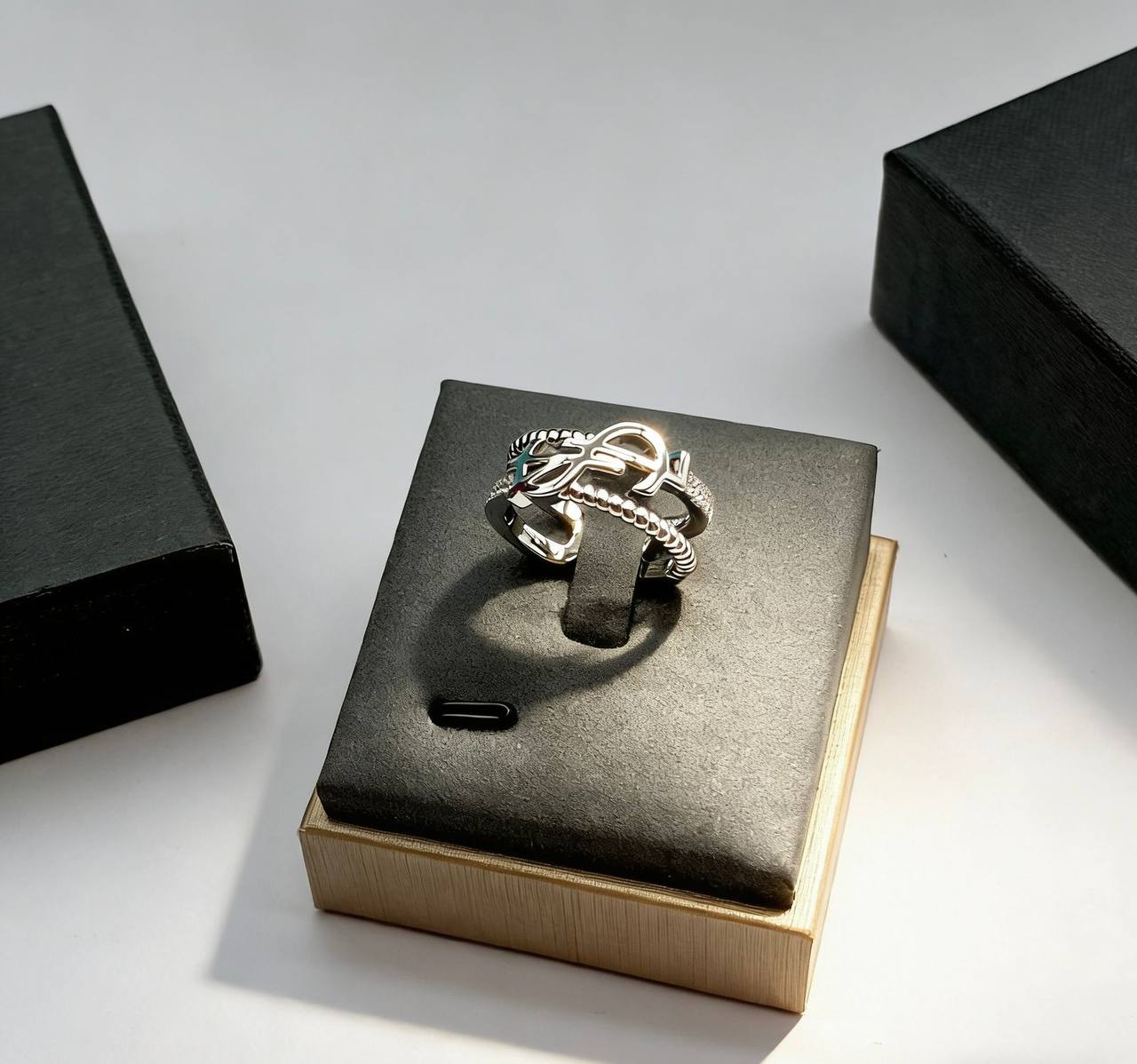 RING MASTER
WITH BOX AND PAPER BAG🛍️🎁
45 DHS✅

Zain89
♥️♥️♥️