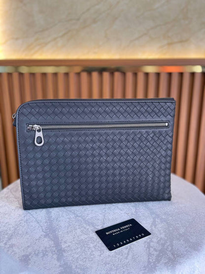 BOTTEGA VENETA
*File bag*
*Master quality*
450 dhs🪙🖤

Zain179
♥️♥️♥️