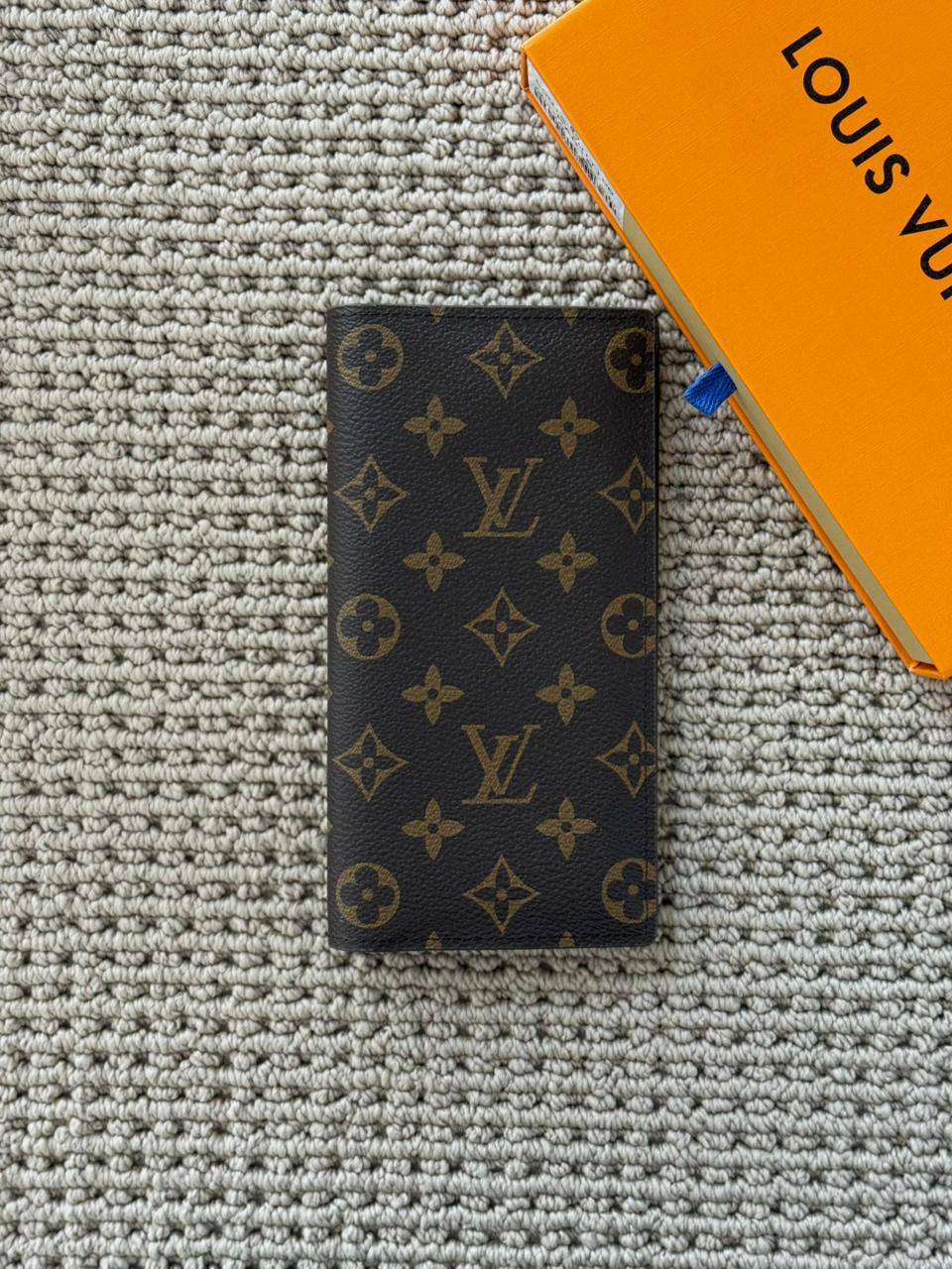 LV
*New Long wallet* 
*Master quality*
230 dhs💓

Zain179
♥️♥️♥️