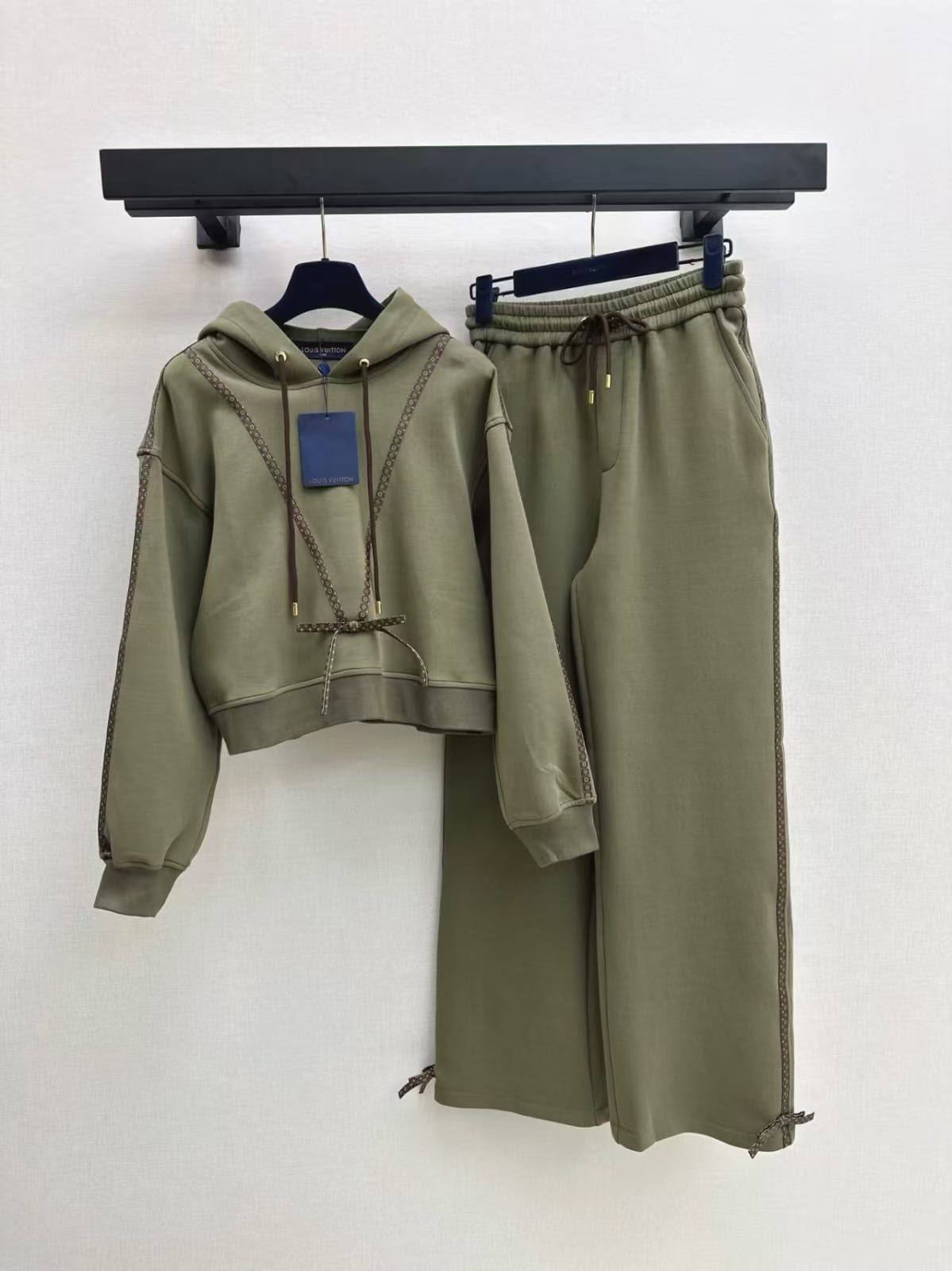 *New collections*                                                
LOUIS VUITTON

Super Master quality

Sizes: S M L
500 dhs🇦🇪🇦🇪

Zain308
♥️♥️♥️