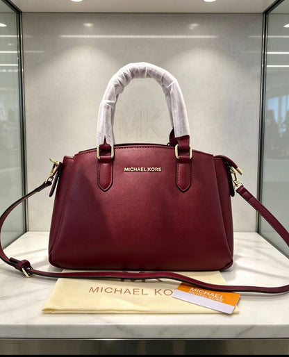 MK
110 dhs🇦🇪🇦🇪
Size:30*11*23

Zain07
♥️♥️♥️