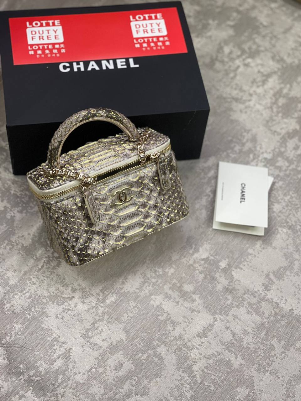 Chanel
High Quality
350 dhs✅

Zain175
♥️♥️♥️