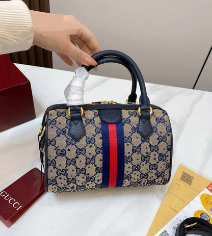 GUCCI

 COPY ONE

 WITH BOX 

155 dhs✅

Size:25cm

Zain39
♥️♥️♥️