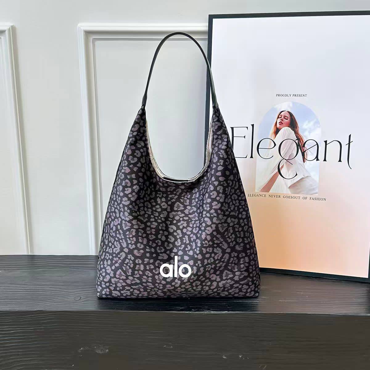 ALO 

70 dhs🪙🖤

Zain253
♥️♥️♥️