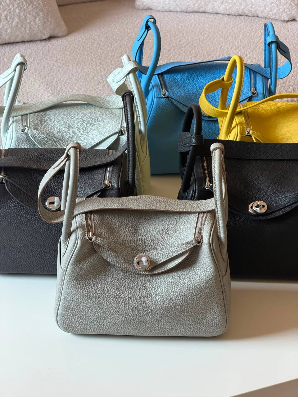 Hermes Lindy 26cm💕super master quality😍with box❤️
460 dhs💓

Zain52
♥️♥️♥️