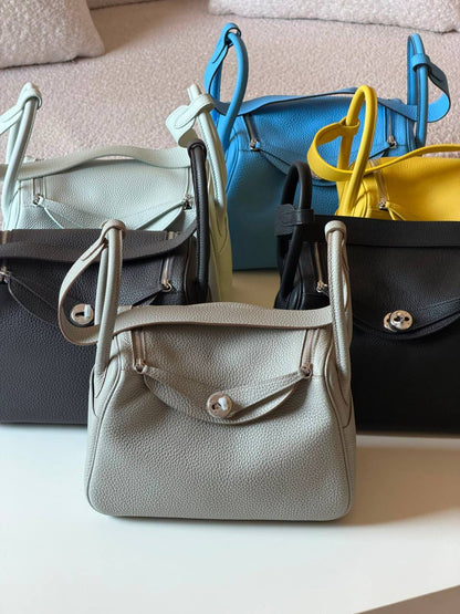 Hermes Lindy 26cm💕super master quality😍with box❤️
460 dhs💓

Zain52
♥️♥️♥️
