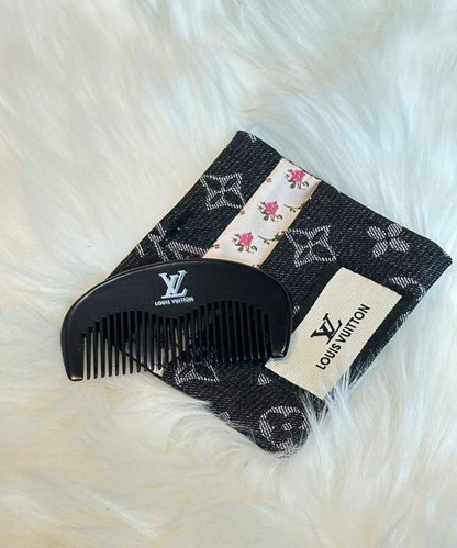 Hair Comb 🪮 *
Master quality 💯
With pouch and paper bag🛍️
35 dhs🪙🌨️

Zain216
♥️♥️♥️