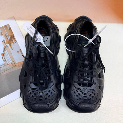 Balenciaga
Size 41 to 45
75 dhs✅

Zain236
♥️♥️♥️
