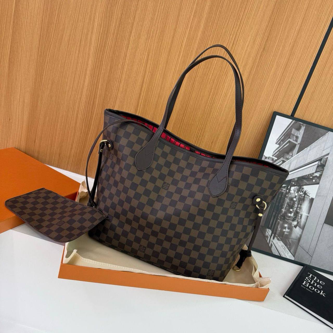 LV
100 dhs✅
good quality 

2in1

with box
🎁🎁🎁

Zain07
♥️♥️♥️
