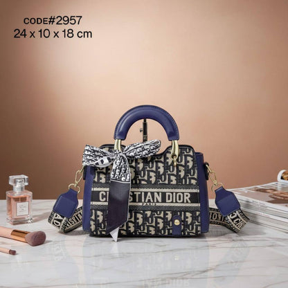 CHRISTIAN DIOR
sᴡᴇᴇᴛ ʟᴀᴅʏ ᴛᴏᴘ ʜᴀɴᴅʟᴇ
ᴡɪᴛʜ ʟᴏɴɢ ᴛʀɪᴍ sᴛʀᴀᴘ
ɢᴏʟᴅ ʜᴀʀᴅᴡᴀʀᴇ
sɪᴢᴇ : 24 cm
ᴡɪᴛʜᴏᴜᴛ BOX

70 dhs✅

Zain31
♥️♥️♥️
