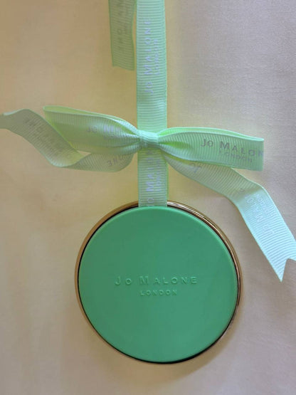 New arrival 
Jo malone fragrance hanger for car / room / cabinet 
45 dhs✅
with jo malone box and paperbag

Zain243
♥️♥️♥️