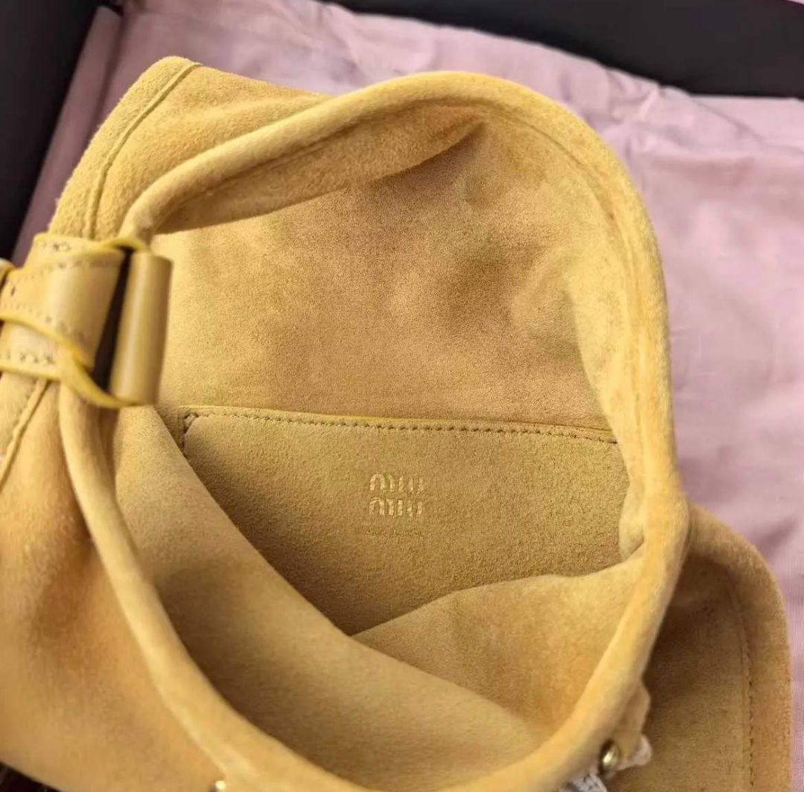 NEW🌸MIUMIU🌸
MASTER QUALITY🫶
WITH FULL PACKAGING🎁
750 dhs🪙💚

Zain255
♥️♥️♥️