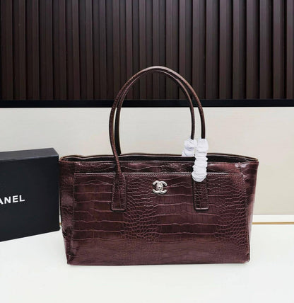 CHANEL COPY ONE 
NEW CAME 
210 dhs🇦🇪🇦🇪
SIZE: 35cm

Zain295
♥️♥️♥️