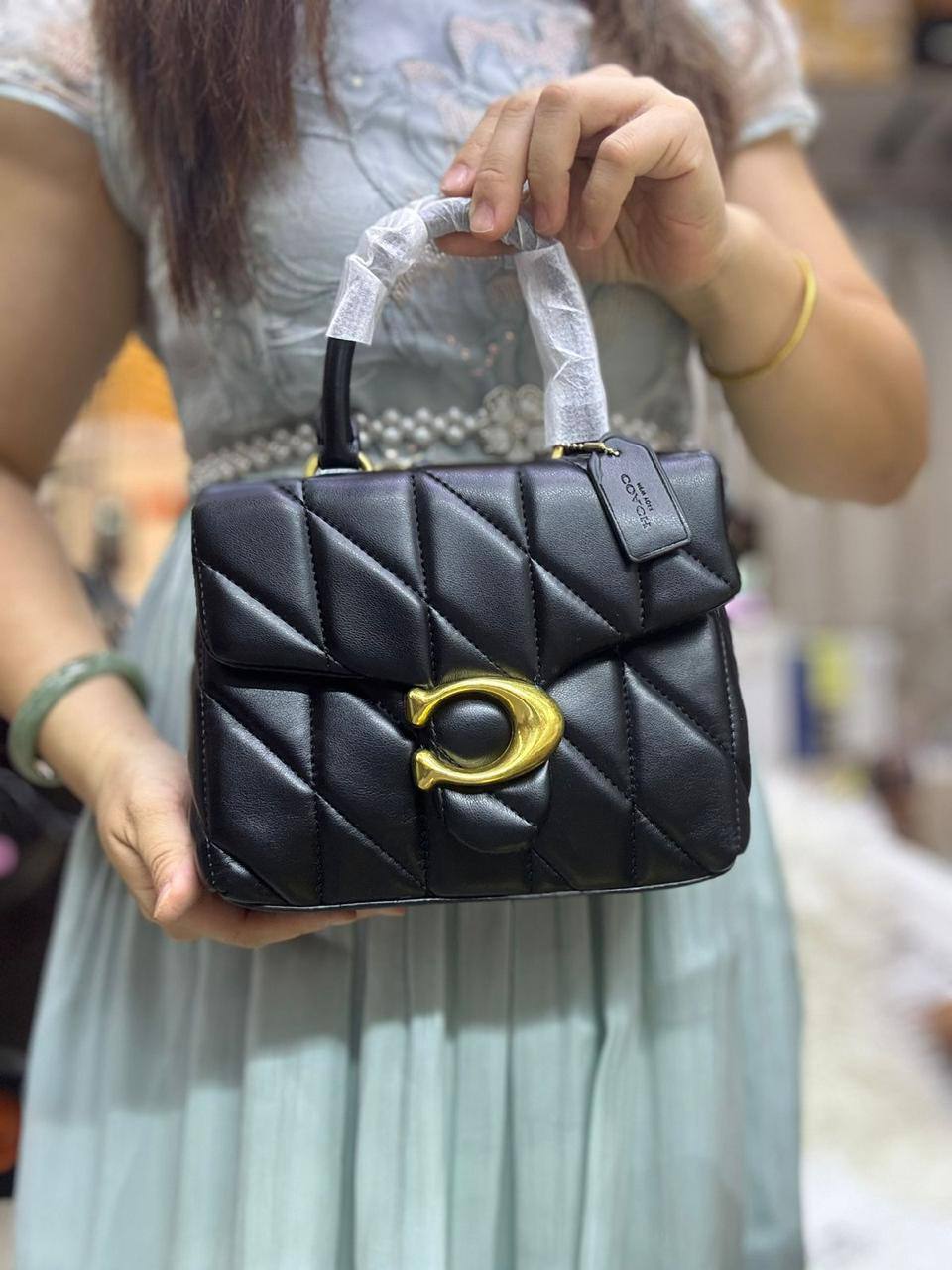 💗 Coach Tabby

1️⃣ First quality +🎁

Size : 21 * 16 cm
85 dhs🇦🇪🇦🇪

with box 🎁

Zain115
♥️♥️♥️