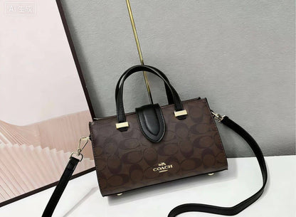 Coach - MK
95 dhs❣️
SIZE：22×9×14cm
good-quality 

with box
🎁🎁🎁

Zain35
Zain115
♥️♥️♥️