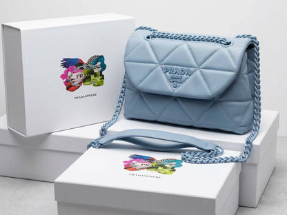 Prada

90 dhs🇦🇪🇦🇪
With box

Zain219
♥️♥️♥️