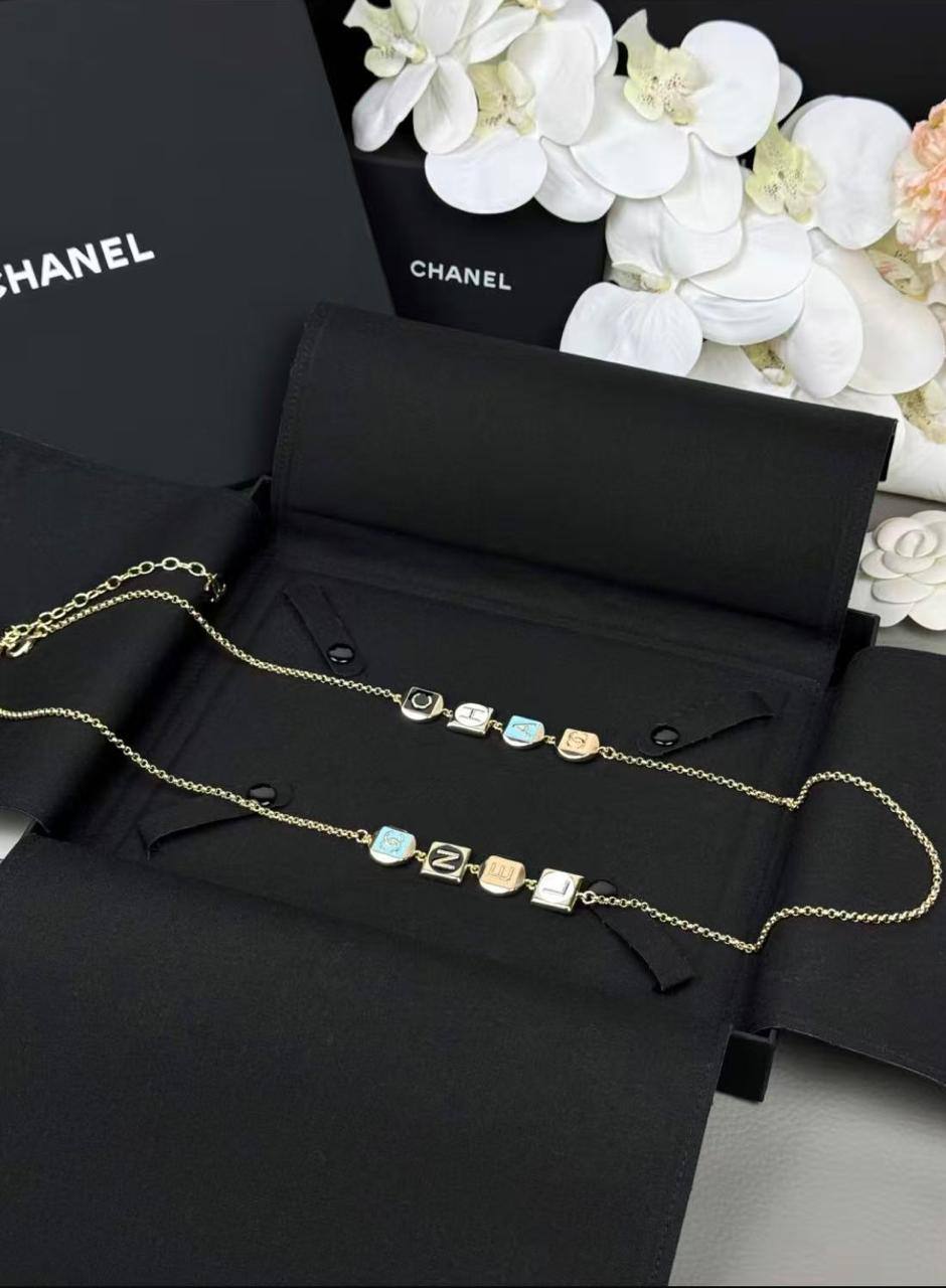 CHANEL
*NECKLACE* 🔅

120 dhs❣️
*WITH BOX AND PAPER BAG*
🎁🎁🎁

Zain89
♥️♥️♥️