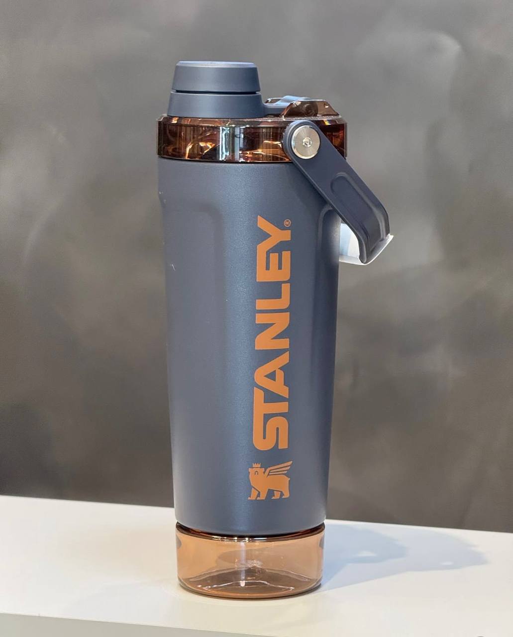 Stanley shaker bottle 
20 oz / 591 ml 
120 dhs✅

Zain88
♥️♥️♥️