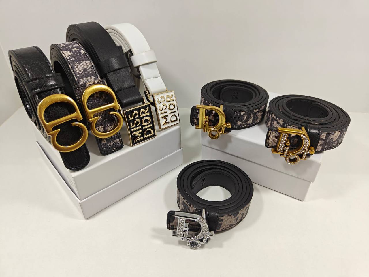 Belts
with box
45 dhs✅

Zain235
♥️♥️♥️
