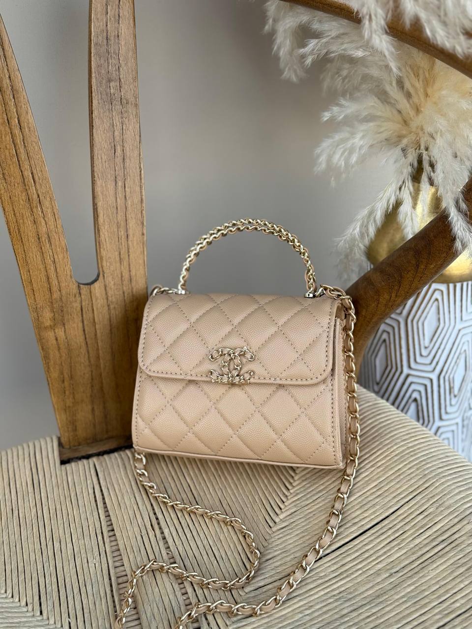 CHANEL

15cm
340 dhs✅

18cm
360 dhs✅
Top quality 

With box🎁

Zain167
♥️♥️♥️