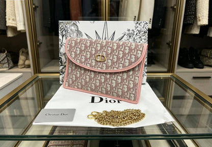 Dior
New❣️
75 dhs✅
with box🎁🎁🎁
Size:27.5*19

Zain07
♥️♥️♥️