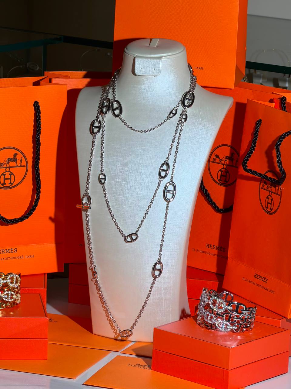 Hermes Farandole long necklace 160cm 
Silver:925
Bangle :Gold and Silver
For Price 👇 WhatsApp✅
0568585901 
0507557372
0552275751 Owner Zain 👌

Zain268
♥️♥️♥️