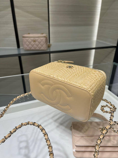 CHANEL  ✨💕
💯
SuperMaster Quality 🔥🔥
Available Now ❤️❤️❤️
For Price 👇 WhatsApp✅
0568585901 
0507557372
0552275751 Owner Zain 👌

Zain121
♥️♥️♥️