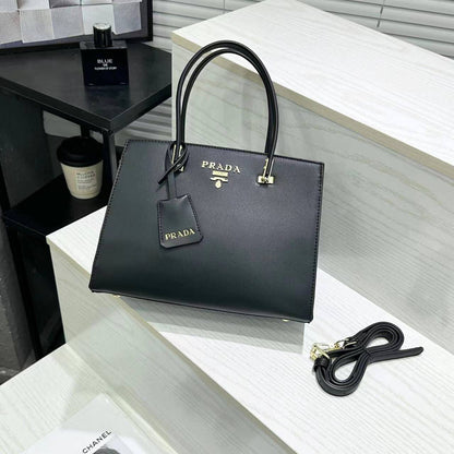 PRADA

best quality 
without box

95 dhs🇦🇪🇦🇪

size 27CM
Zain290
♥️♥️♥️
