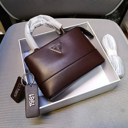 Prada
100 dhs🇦🇪🇦🇪
with box
size 20cm

Zain26
♥️♥️♥️
