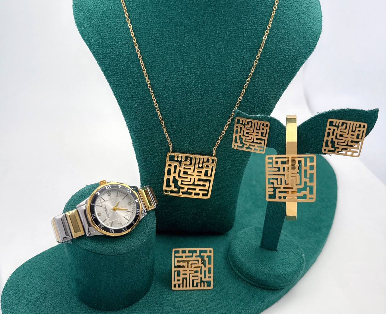 Accessories Set

With box 
🎁🎁🎁

90 dhs🪙💚

Zain45
♥️♥️♥️