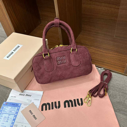Miu Miu
withbox 
100 dhs🇦🇪🇦🇪

Zain143
♥️♥️♥️