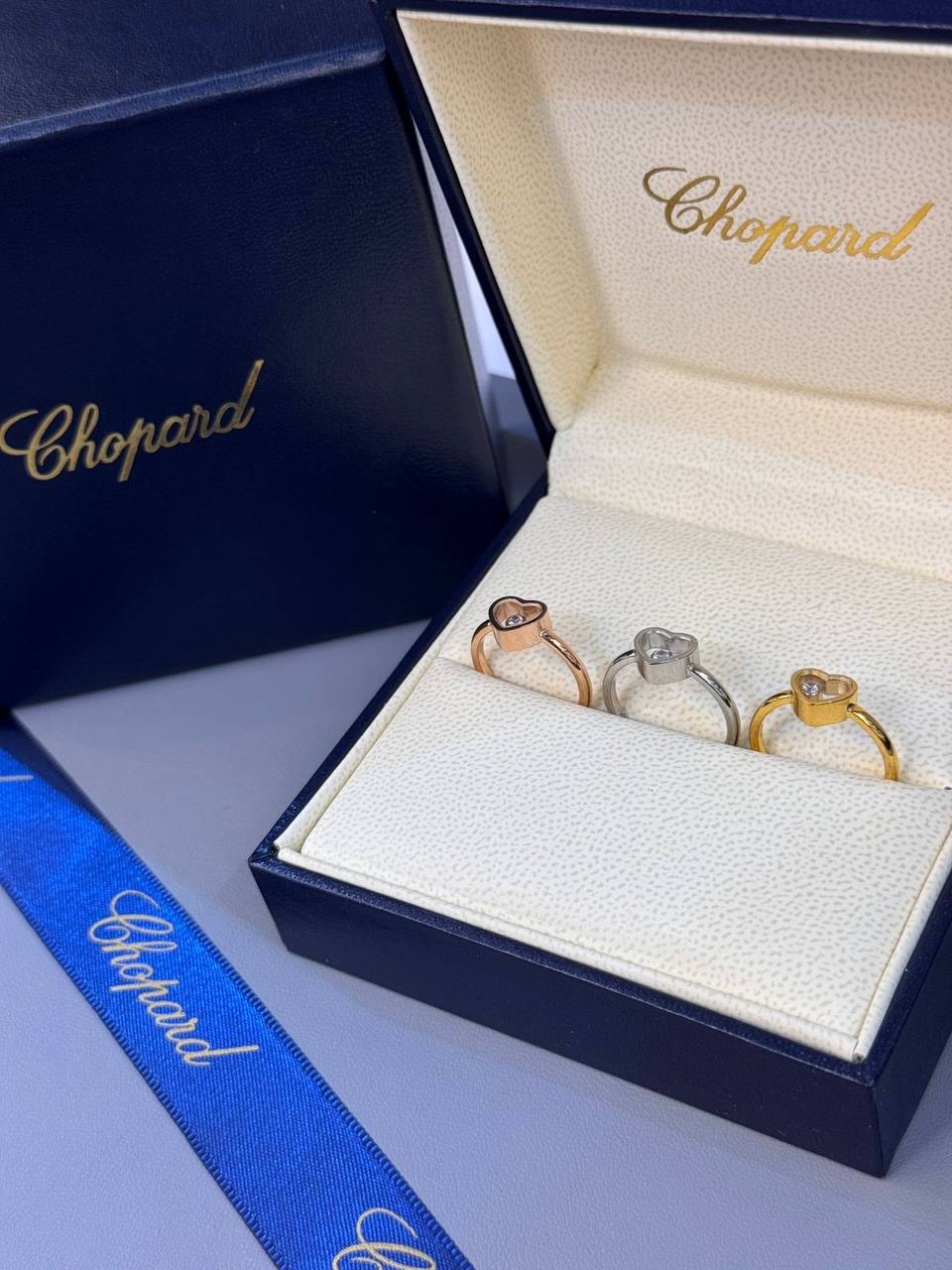 CHOPARD ✨✨✨

☀️☀️🆕🆕📣📣🆕🆕☀️☀️
Heart  ring
*#Master Quality * 💯🏆

*75 dhs🪙🌨️* with *Normal* Box
*120 dhs🪙🌨️* with *Orignal* Box

Zain106
♥️♥️♥️
