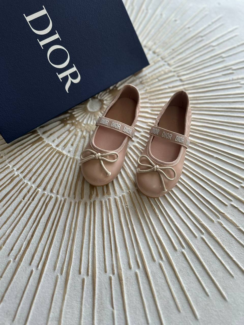 Dior 
 Super master quality 😍
Size:26To35
240 dhs✅

Zain261
♥️♥️♥️