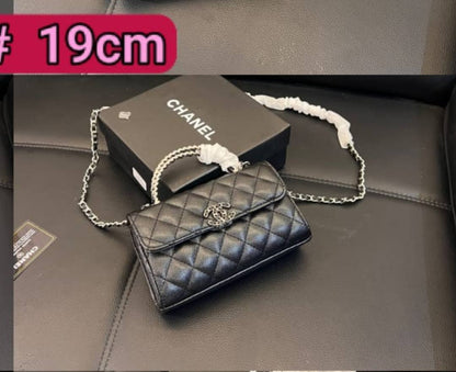 Chanel
95 dhs🇦🇪🇦🇪

with box
19cm

Zain26
♥️♥️♥️