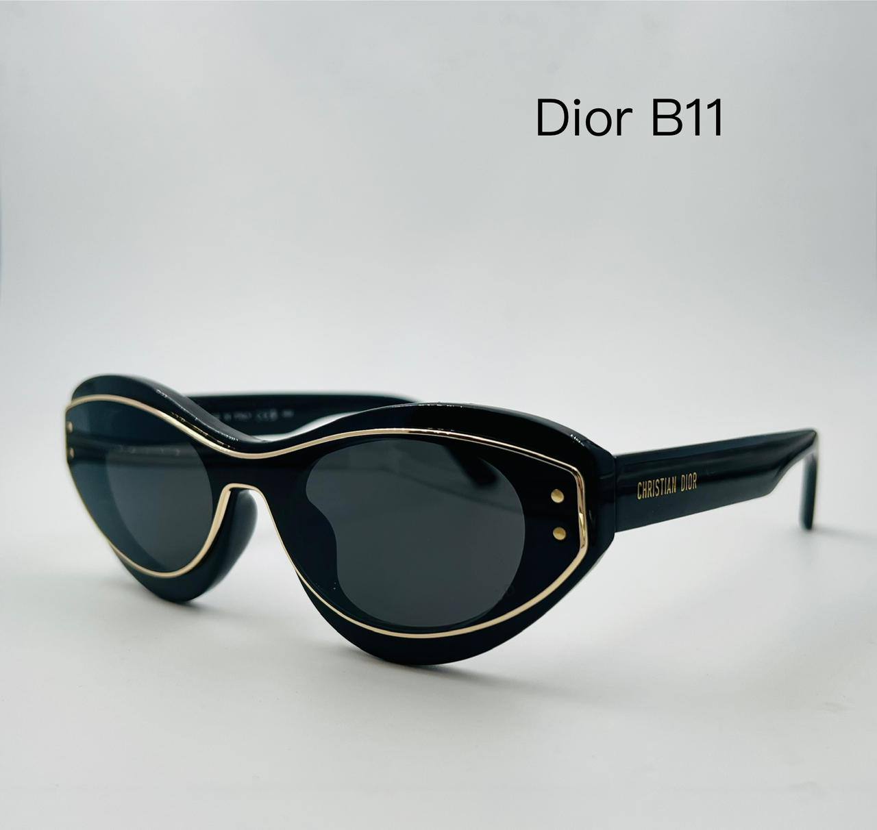 Dior
Sunglasses 🕶️ 
good quality 💯
With master box 🗃️ 
50 dhs💓

Zain273
♥️♥️♥️