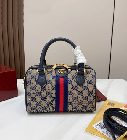 GUCCI 
COPY ONE 
SPECIAL OFFER WITH BOX 
140 dhs✅

Zain295
♥️♥️♥️