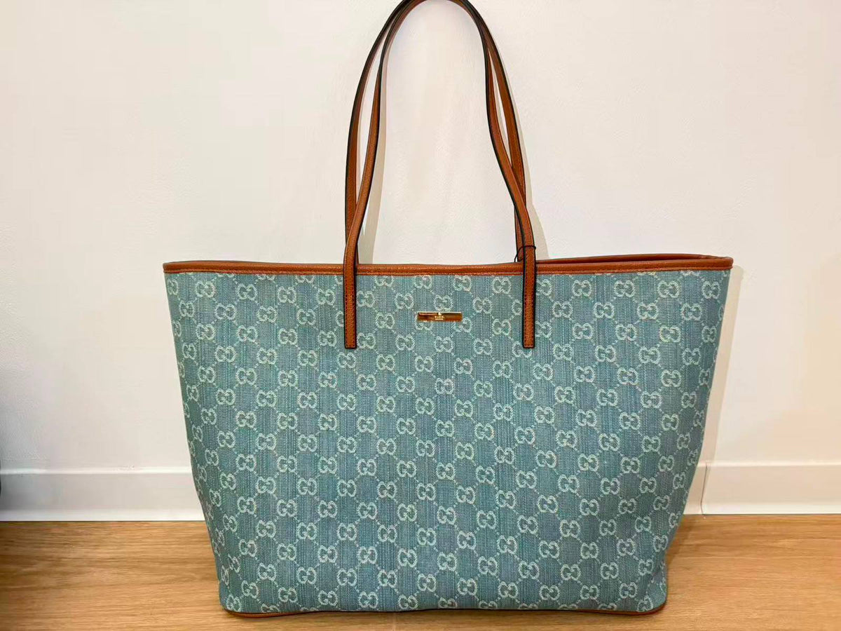 GUCCI

SIZE 51 CM
110 dhs🇦🇪🇦🇪

Zain244
♥️♥️♥️