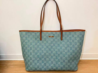 GUCCI

SIZE 51 CM
110 dhs🇦🇪🇦🇪

Zain244
♥️♥️♥️