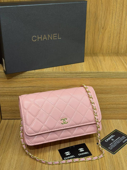 Chanel 
Best quality with box’s 
90 dhs🇦🇪🇦🇪
size 19 cm

Zain290
♥️♥️♥️
