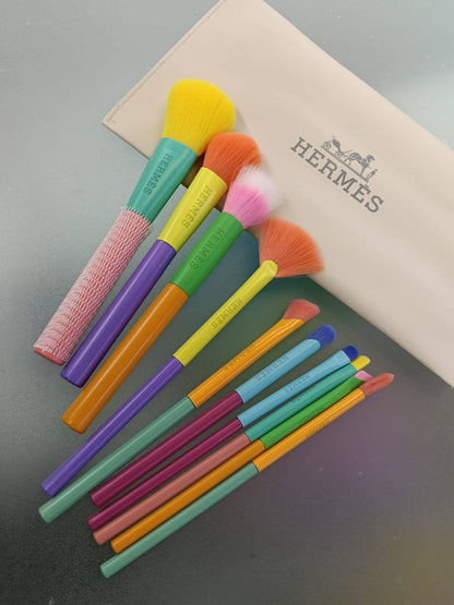 MAKE UP 

BRUSHES 
60 dhs🇦🇪🇦🇪

Zain01
♥️♥️♥️