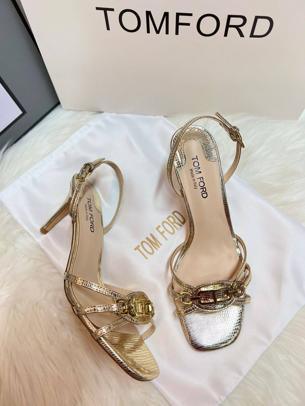 TOMFORD 
150 dhs❣️
SIZE 36-41 

Zain88
♥️♥️♥️