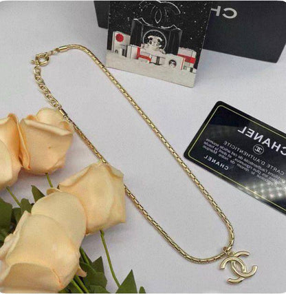 CHANEL ❤️‍🔥*
Necklace 🐦‍🔥
Master quality 💯
With normal boxes 📦 
50 dhs✅
With master box 🗃️ 
65 dhs✅

Zain216
♥️♥️♥️