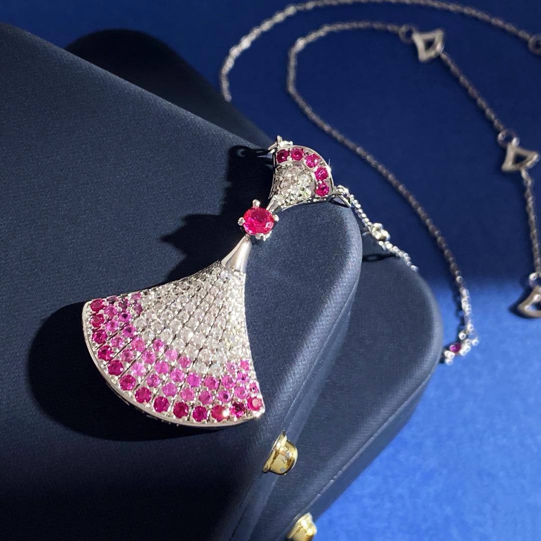 BVLGARI 💥*
Necklace 🦋
Earring❤️‍🔥
Master quality 💯
With normal boxes 📦 
120 dhs🪙💚
With master box 🗃️ 
160 dhs🪙💚

Zain216
♥️♥️♥️