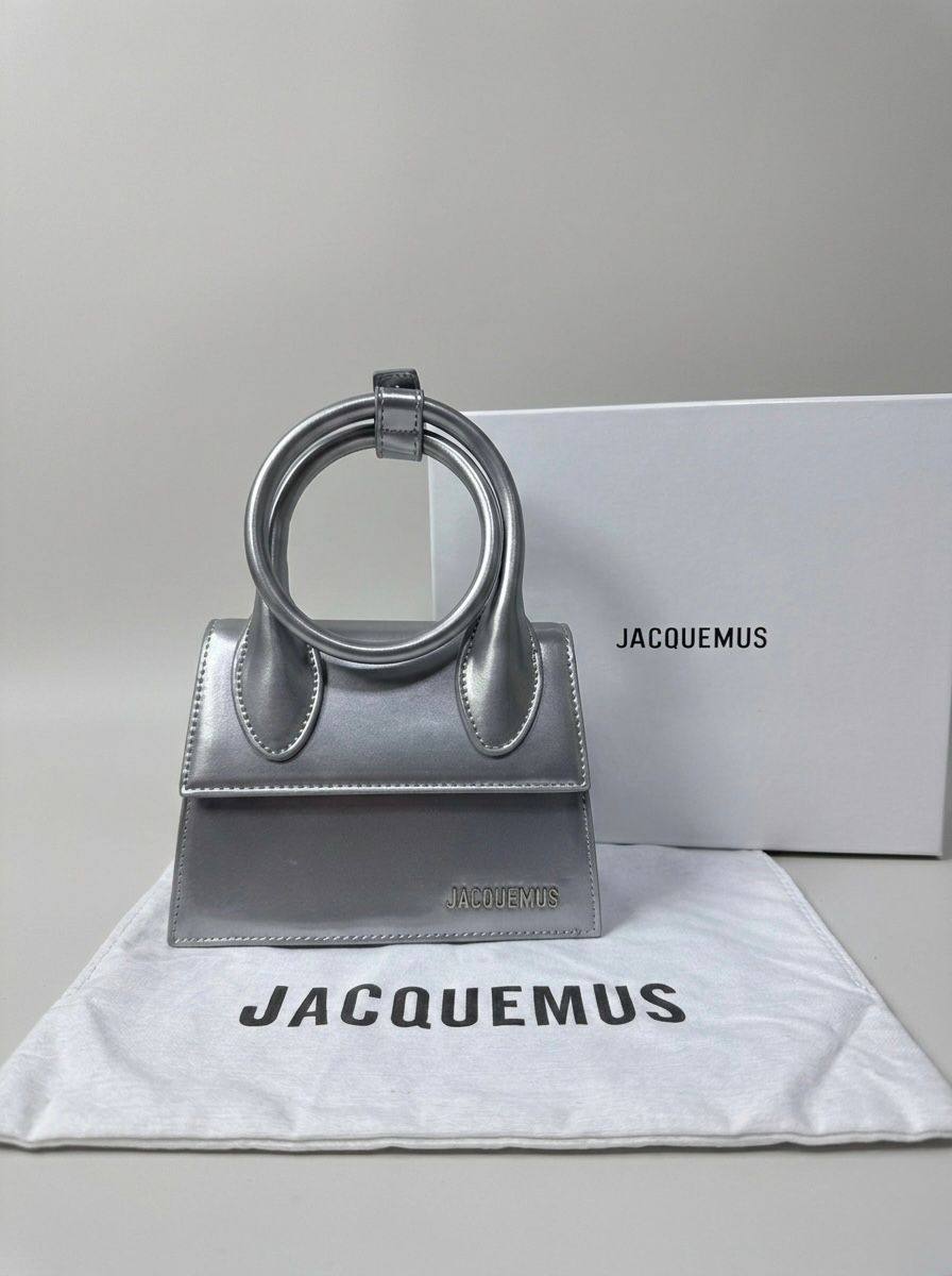 Jacquemus
High quality 
With box 
110 dhs🇦🇪🇦🇪

Zain136
♥️♥️♥️